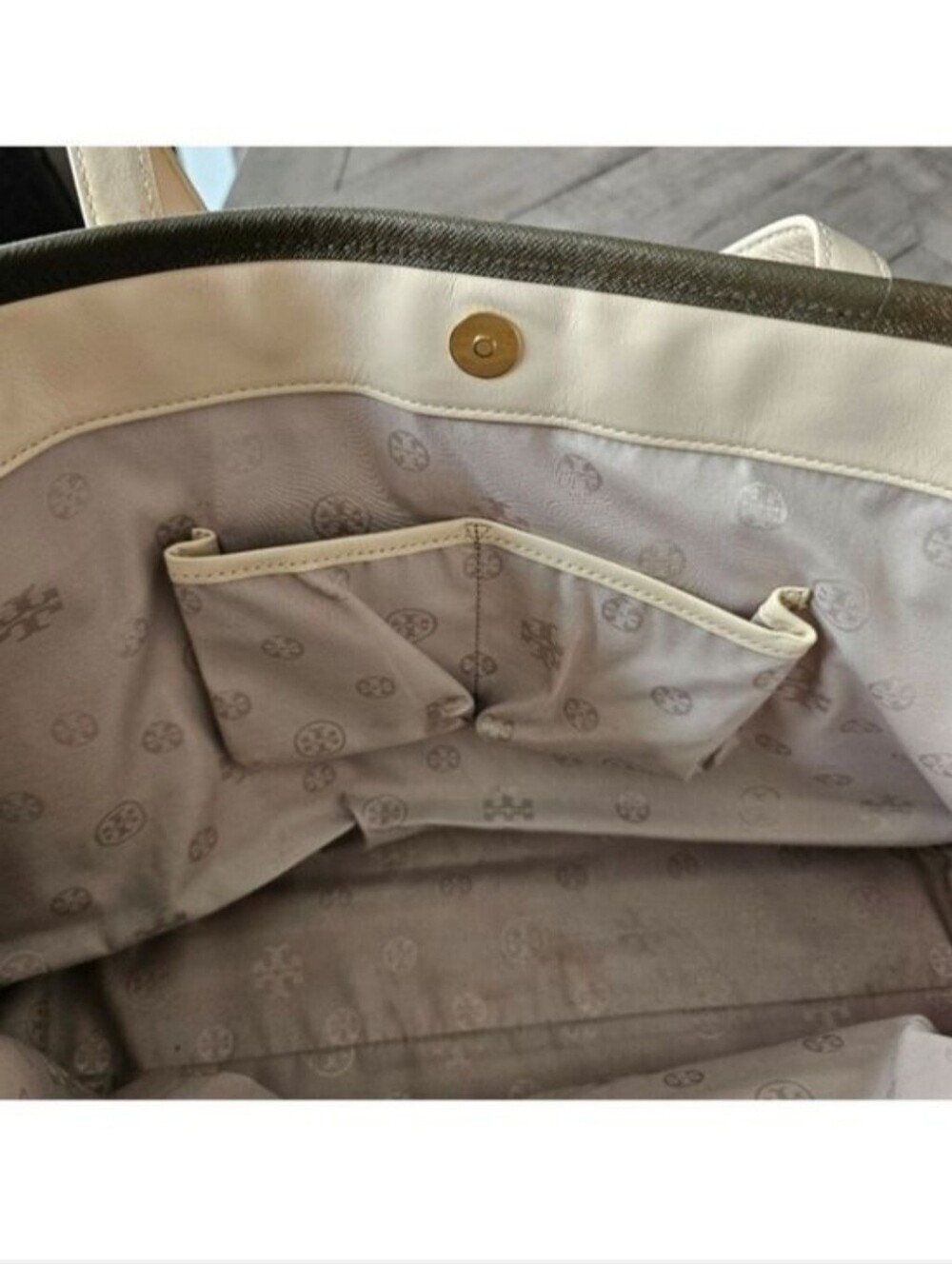 Tory Burch Robinson Shoulder Bag - Picture 7 of 9